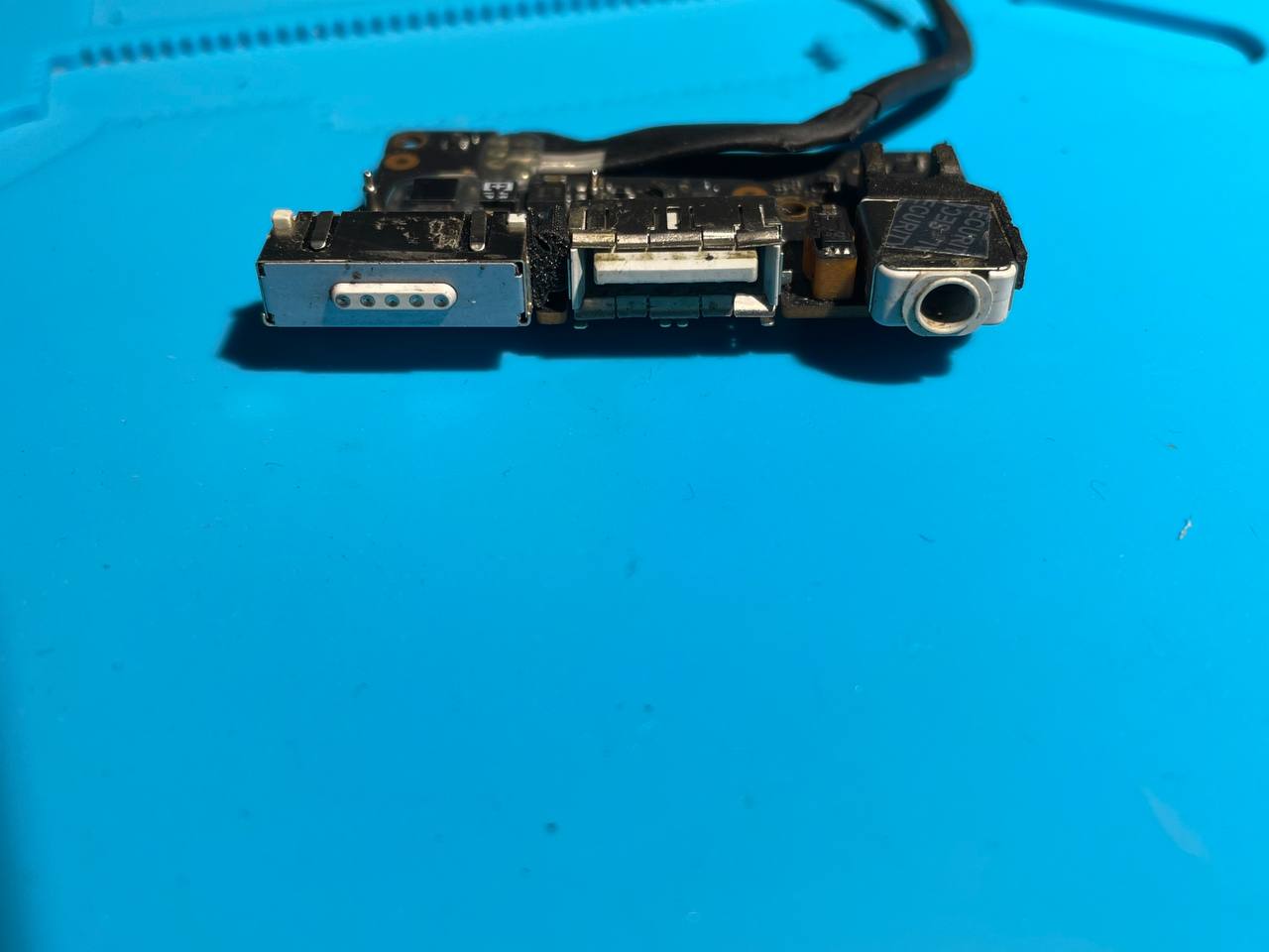 A1466 magsafe dc and audio board