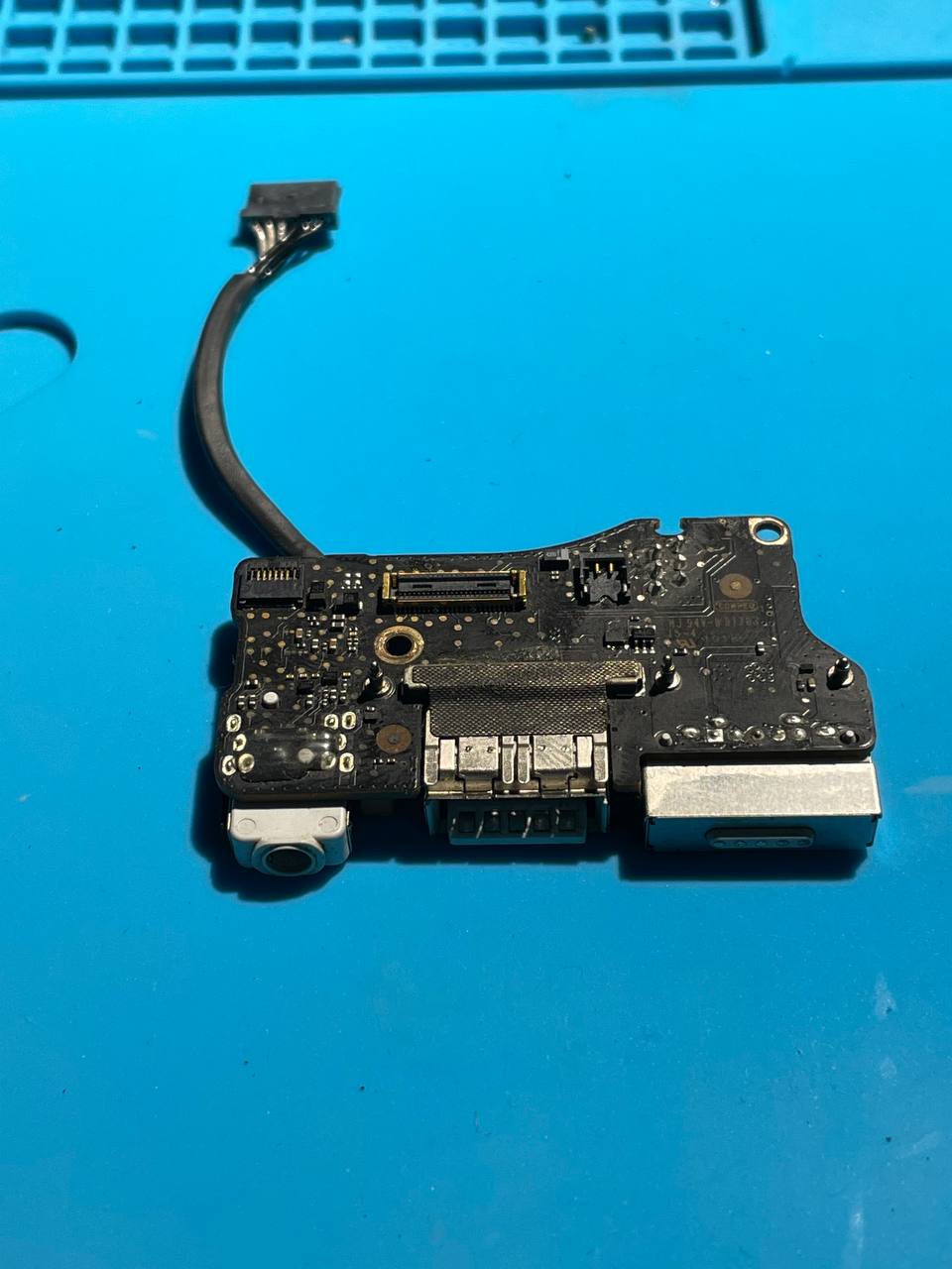 I/O Board (w/USB, Audio, DC-in) 820-3455-A Magsafe for MacBook Air 13" - Image 2