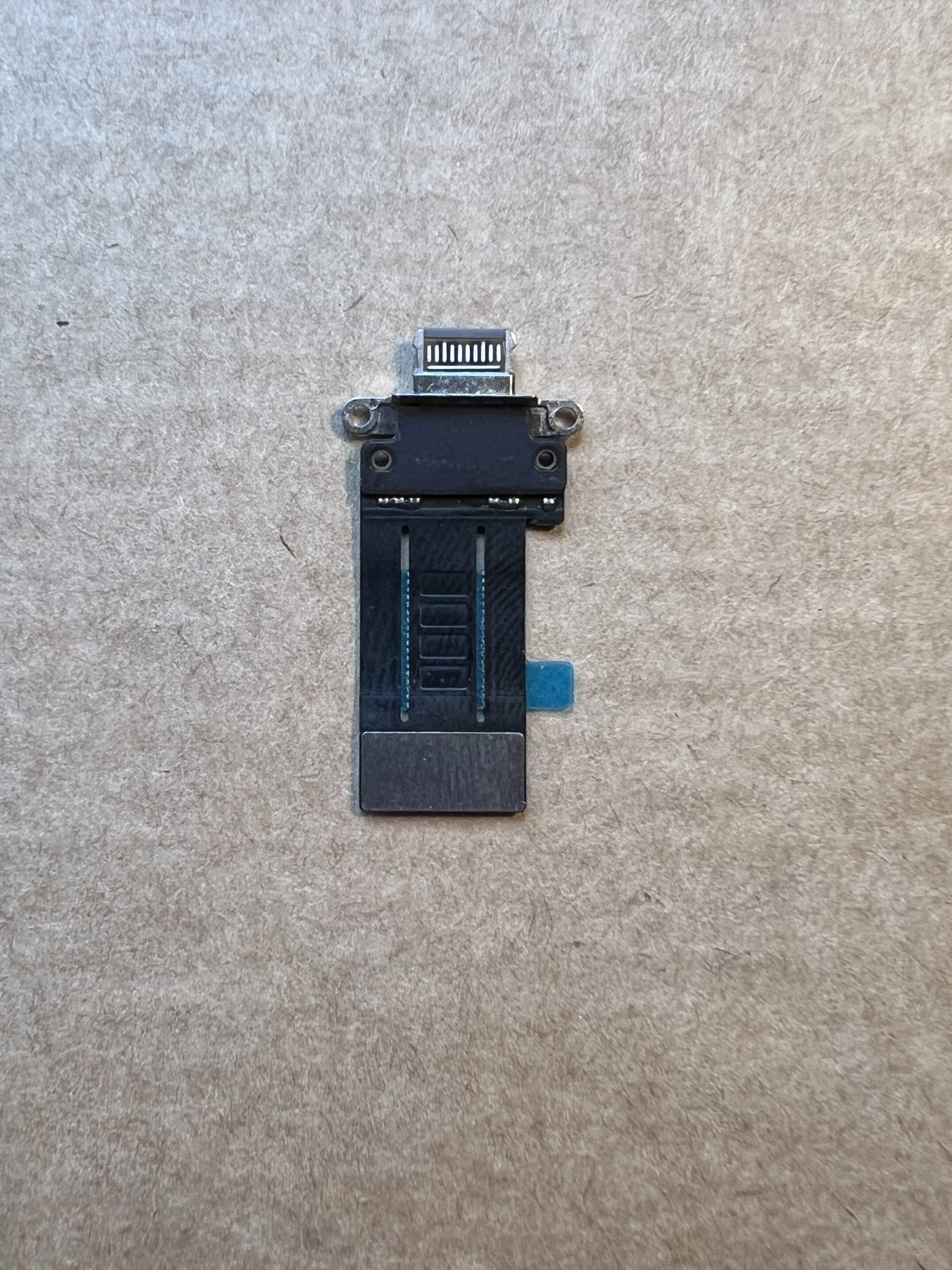 iPad Pro 11” and 12.9” 2021-2022 charging port flex - Image 2